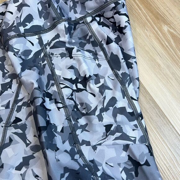 SAVVI Gray Women’s Leggings Size Medium - Picture 6 of 9